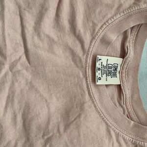 This Comfort Colors T-Shirt in size L features a bright pink color and short sle